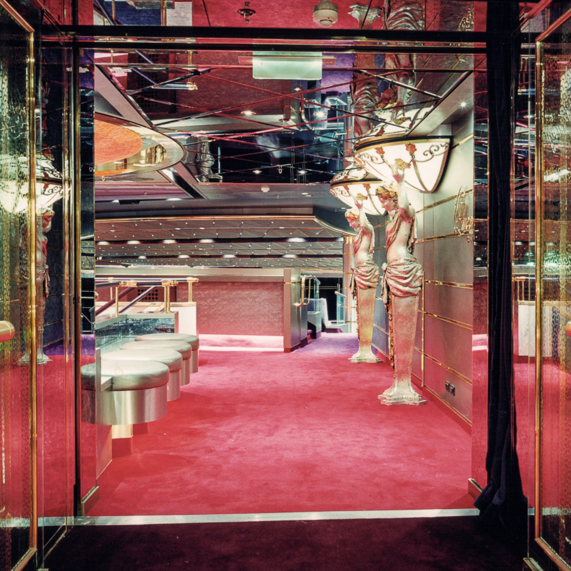 Rotterdam IV – Queen's Lounge by Bolici